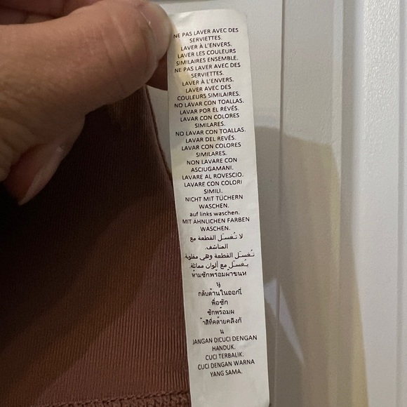 Alo Yoga 5" Airbrush High Waist Biker Short in Chestnut, Small - Picture 3 of 9